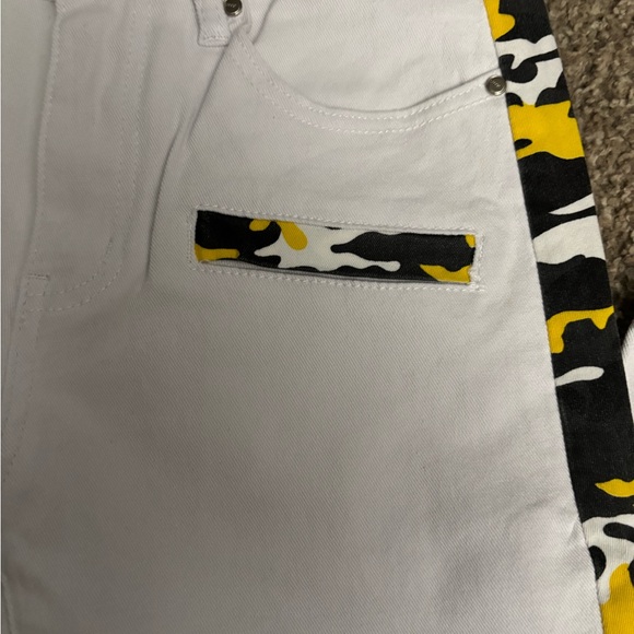 Stylish White Camo Accent Men's Skinny Jeans - Picture 6 of 6